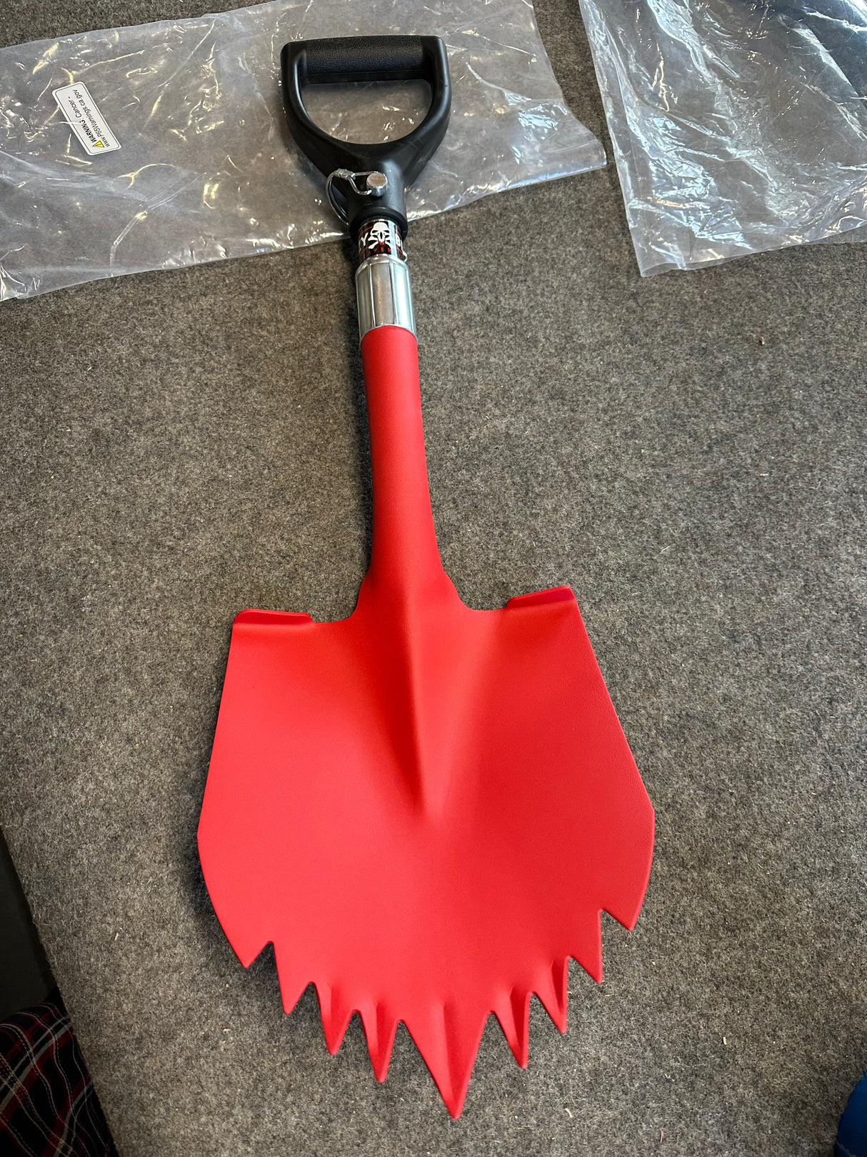 Factory Second Krazy Beaver Mini Shovel with guard(Textured Red Head / Black Handle # 45642) (32)