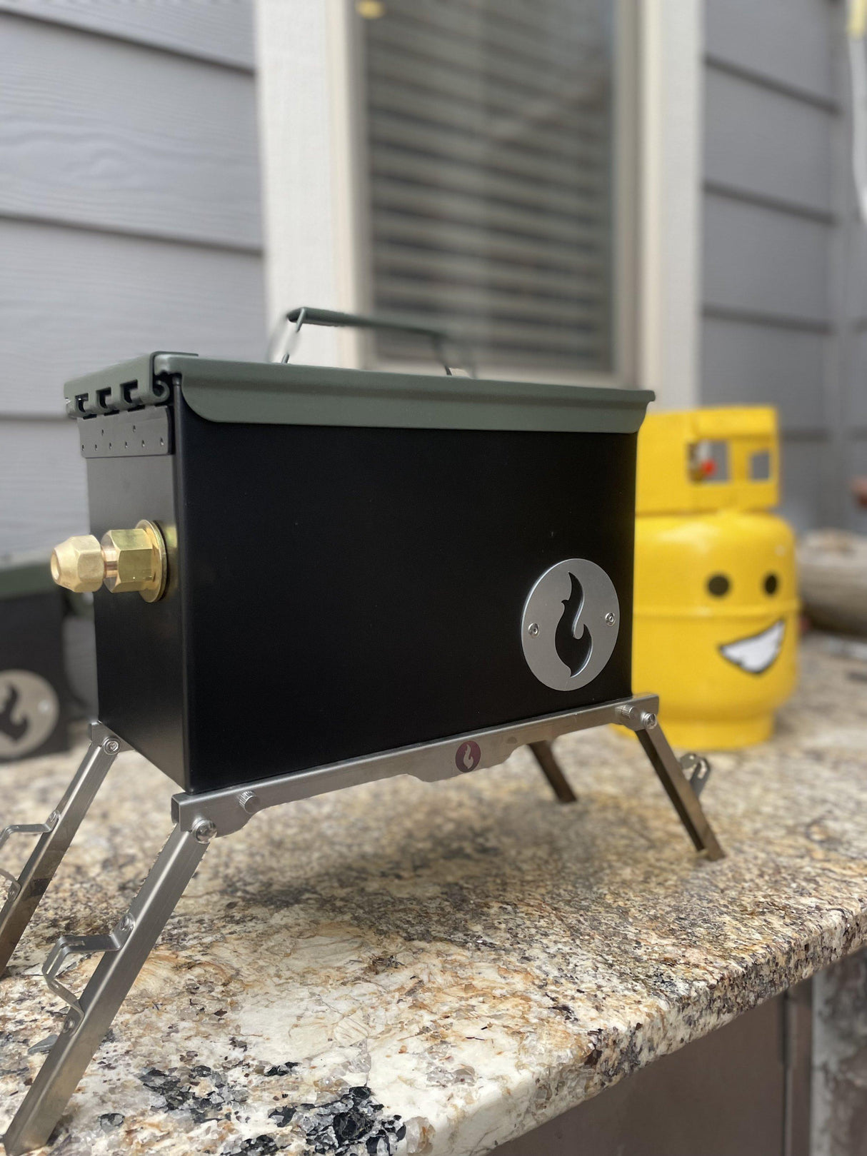 Over-Under Grill Thingy 2.0: Stand and Grill In One!