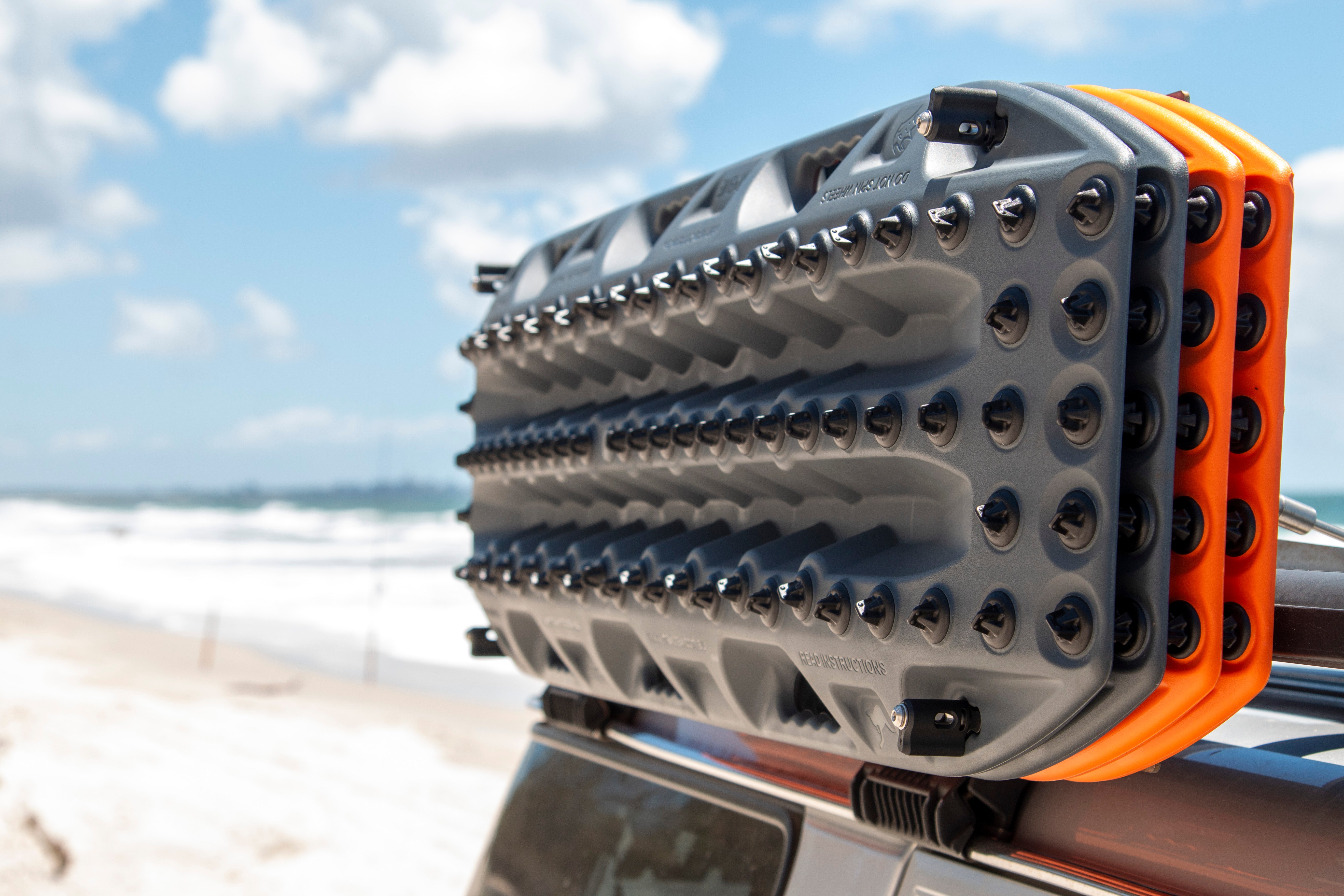 エックスマスター バーティカルプレートツリー MAXTRAX XTREME Gunmetal Grey Recovery Boards – Krazy Beaver Tools