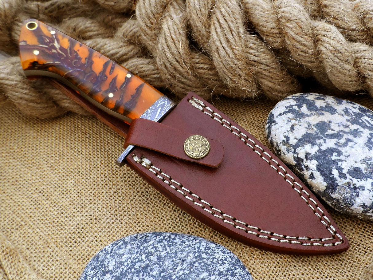 Best Deer Skinning Knife - Feather Damascus Pinecone Handle